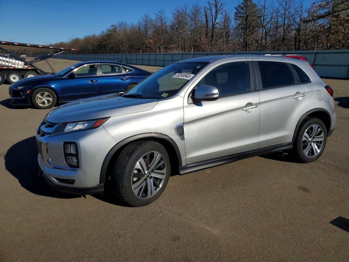 Mitsubishi Outlander - фото 1