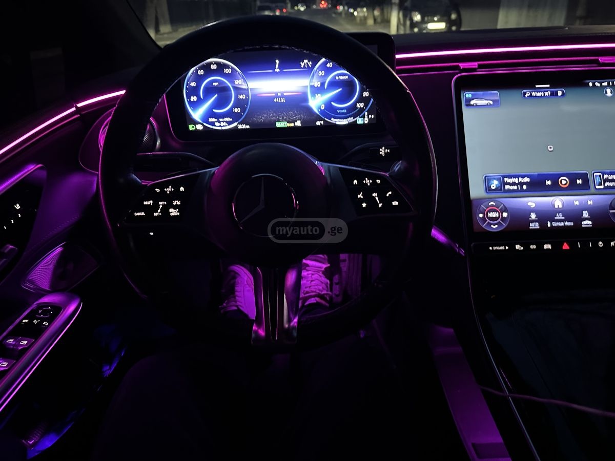 Mercedes-Benz EQE 350 - фото 12