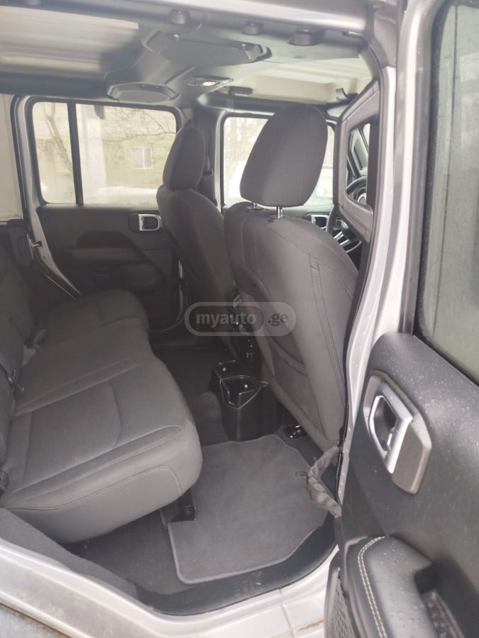 Jeep Wrangler - фото 6