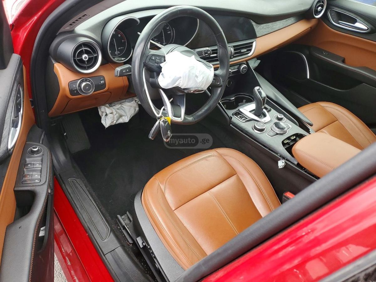 Alfa Romeo Giulia - фото 1