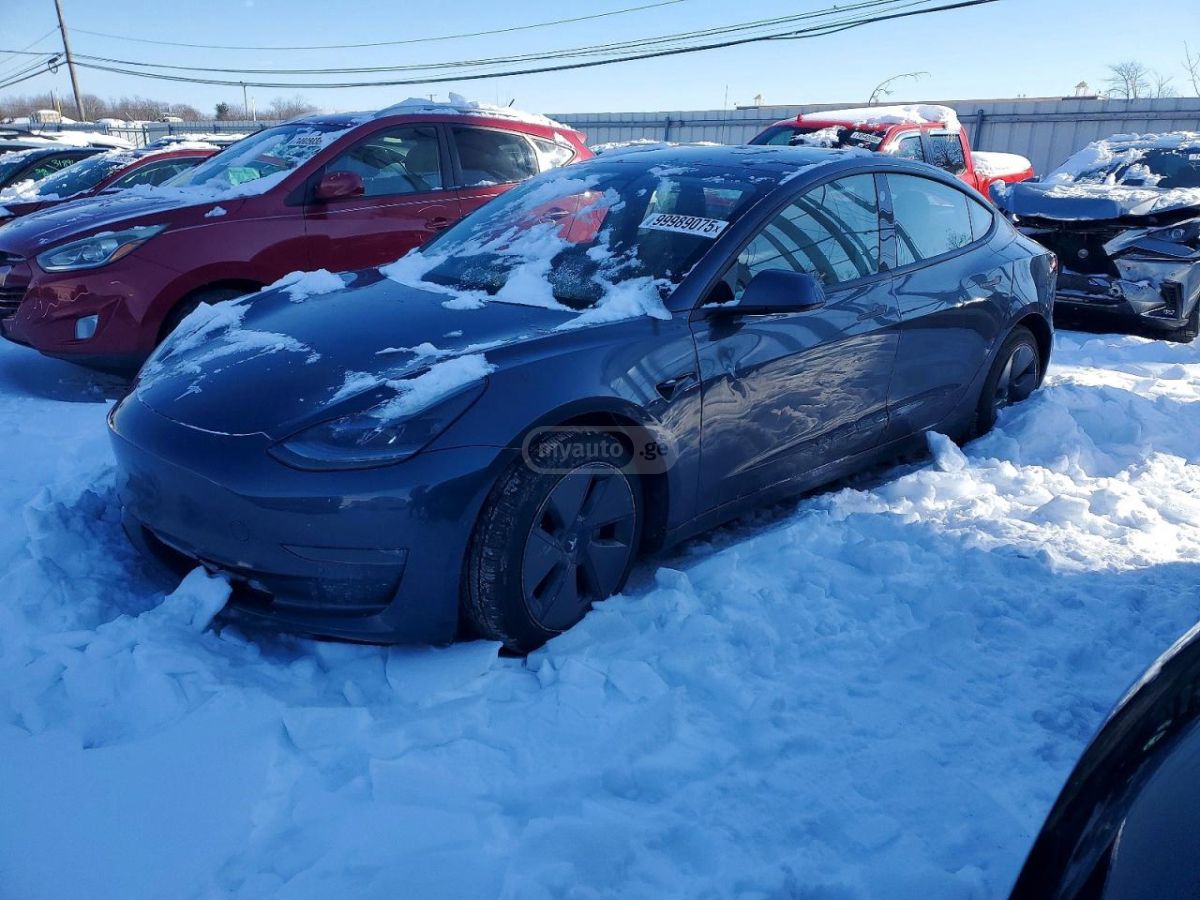 Tesla Model 3 - фото 1