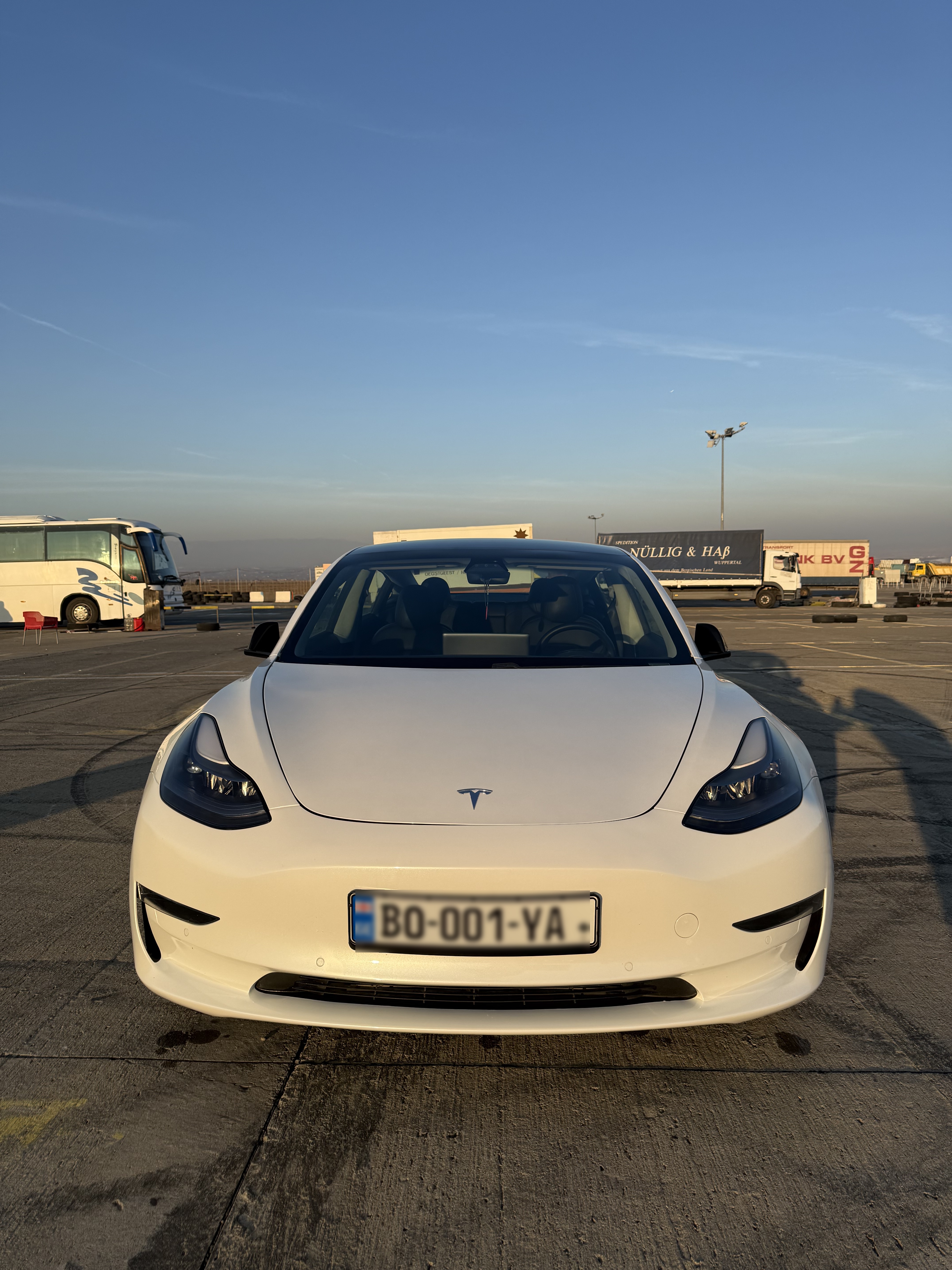 Tesla Model 3 - фото 2