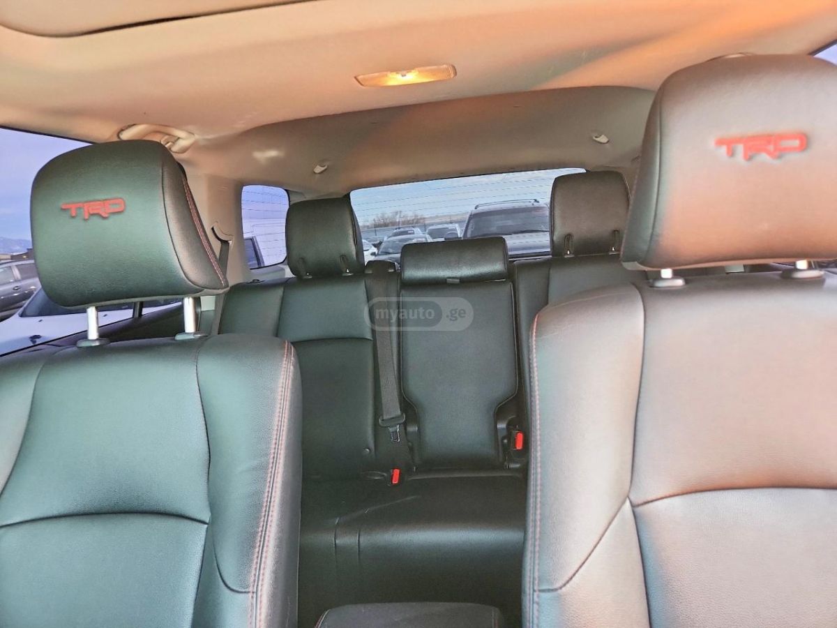 Toyota 4 Runner - фото 10