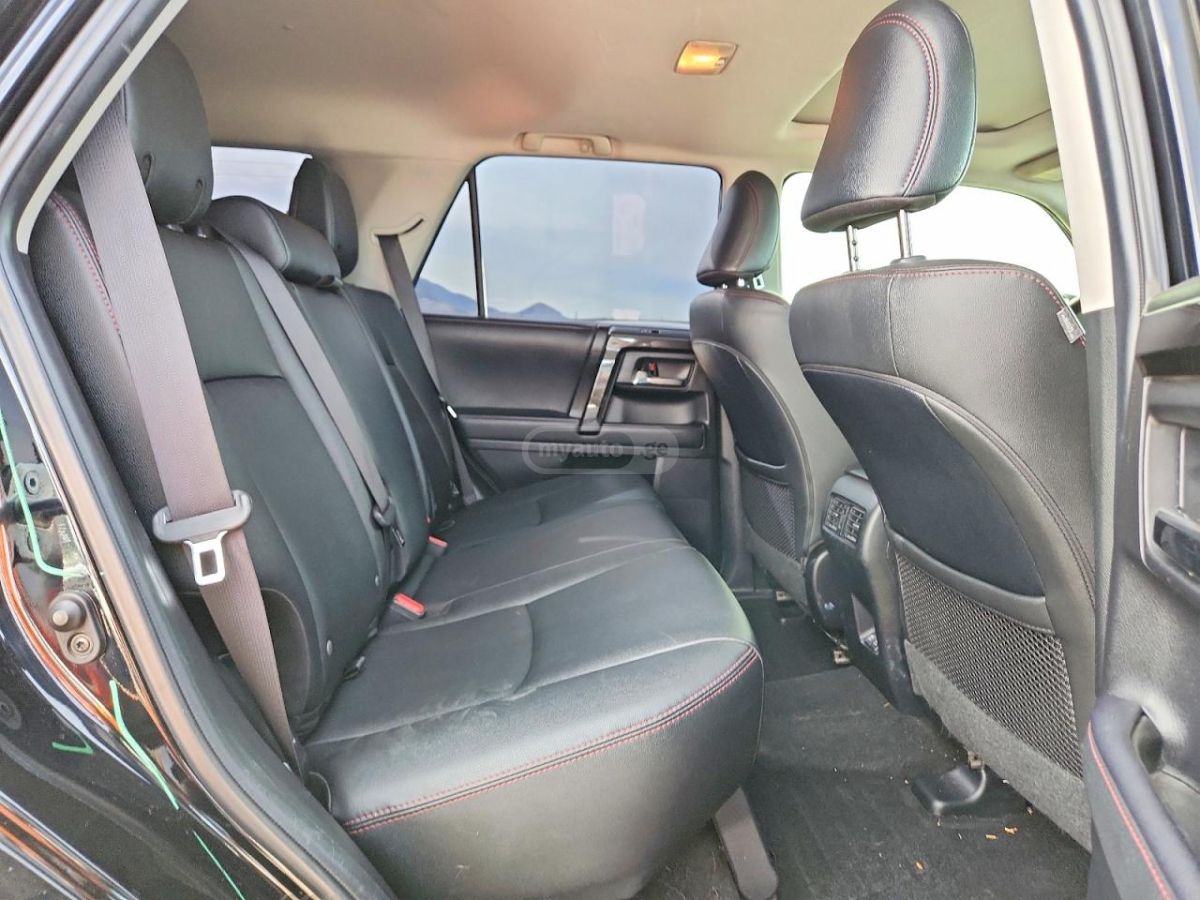Toyota 4 Runner - фото 11