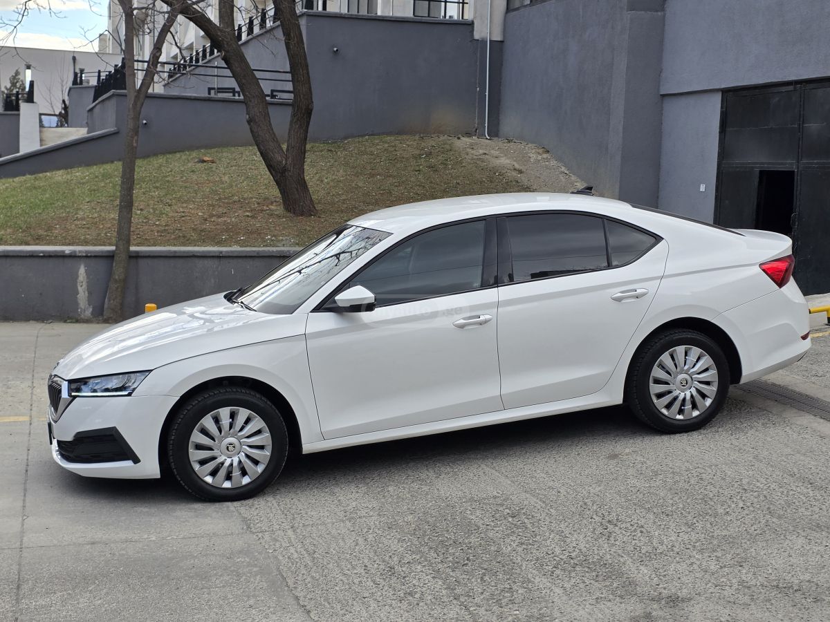 Skoda Octavia 2024 — миниатюра 3