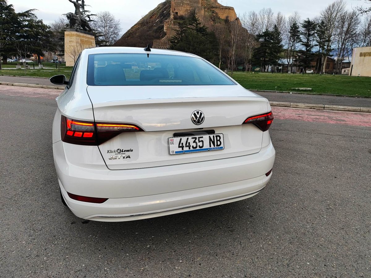 Volkswagen Jetta - фото 4