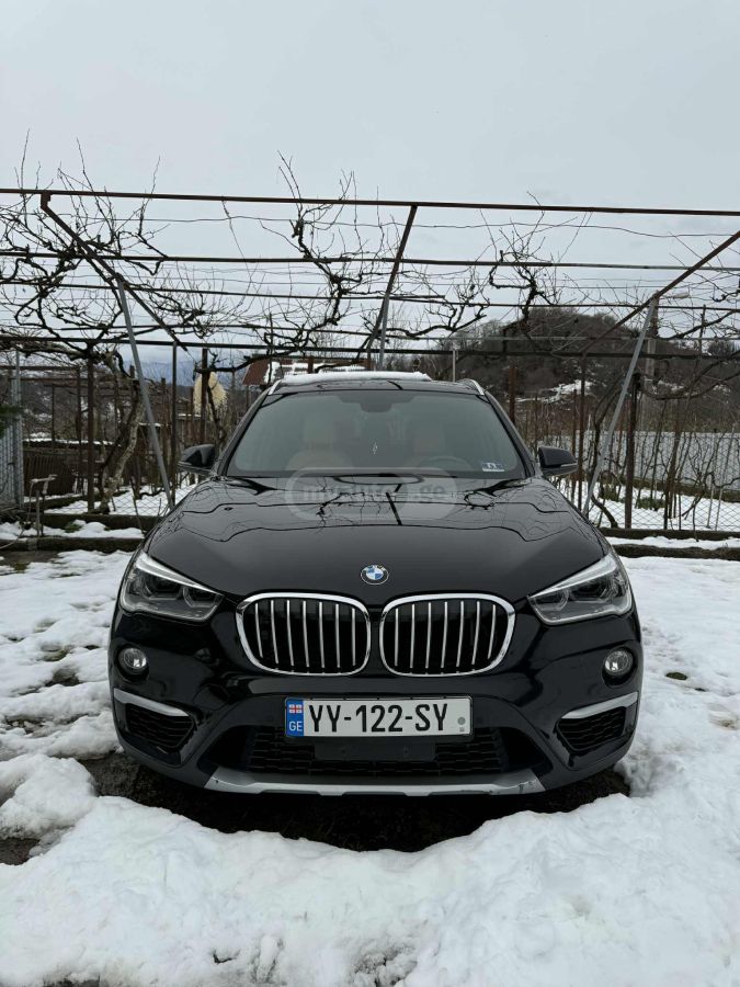 BMW X1 - фото 1