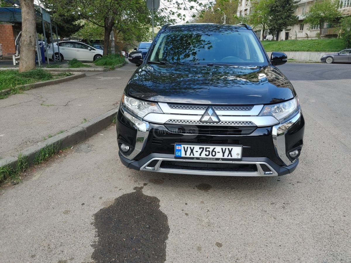 Mitsubishi Outlander - фото 1