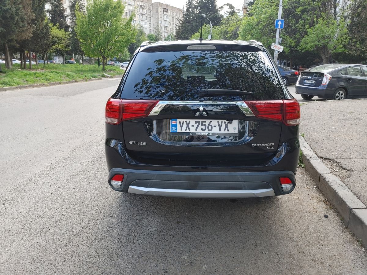 Mitsubishi Outlander - фото 2