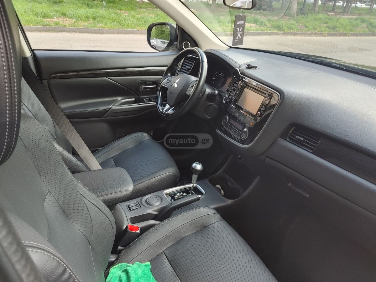 Mitsubishi Outlander - фото 6