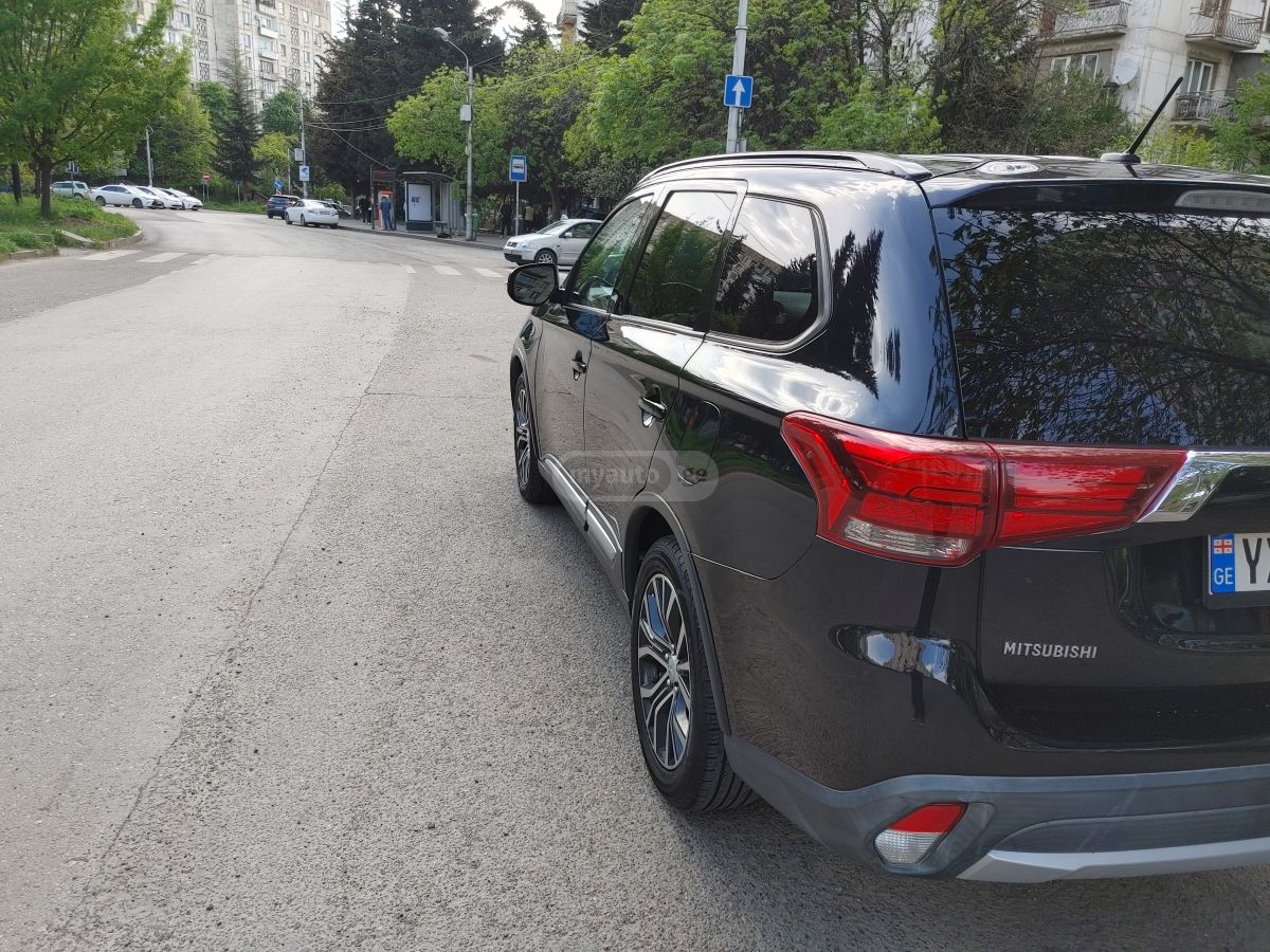 Mitsubishi Outlander - фото 7