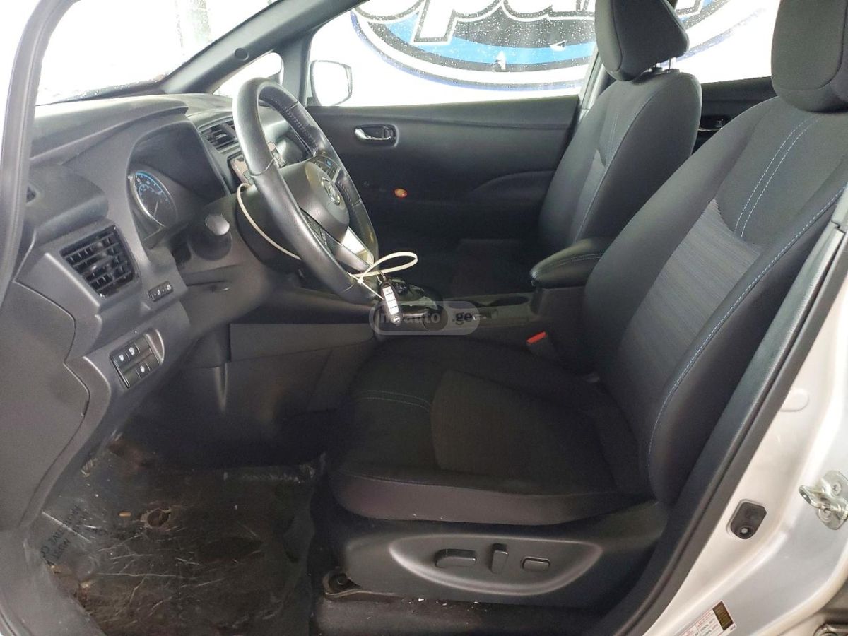 Nissan Leaf - фото 7