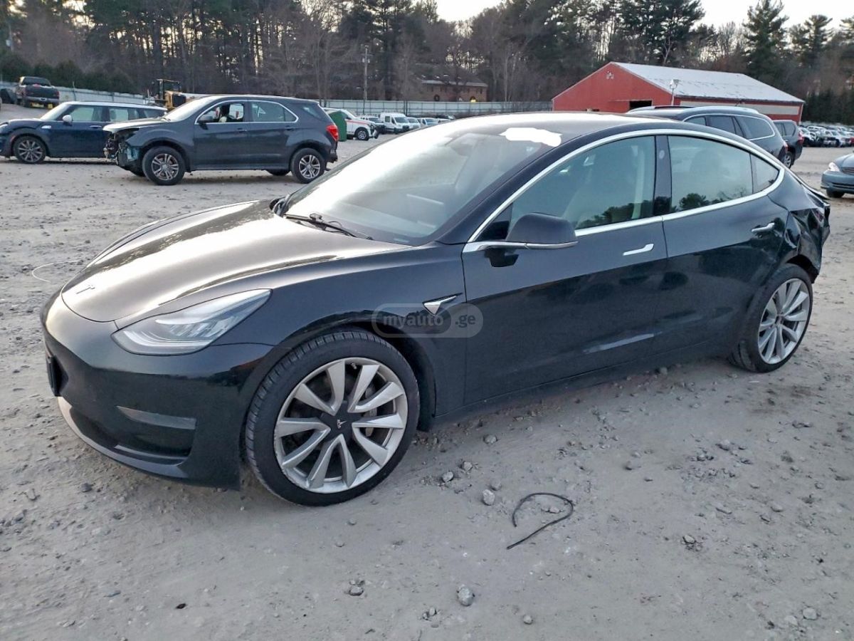 Tesla Model 3 - фото 1