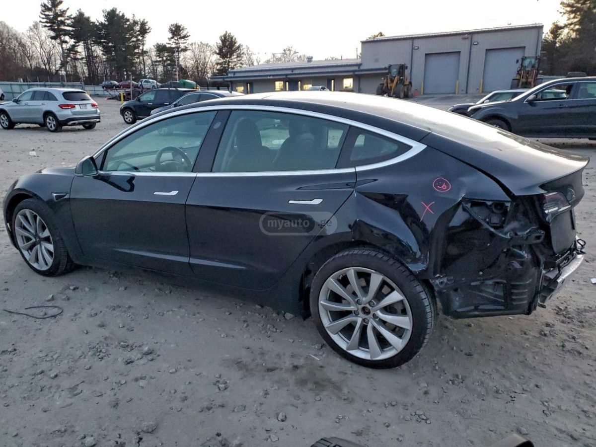 Tesla Model 3 - фото 3