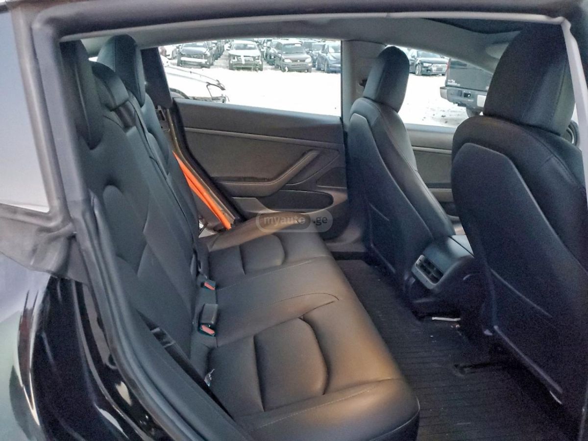 Tesla Model 3 - фото 9