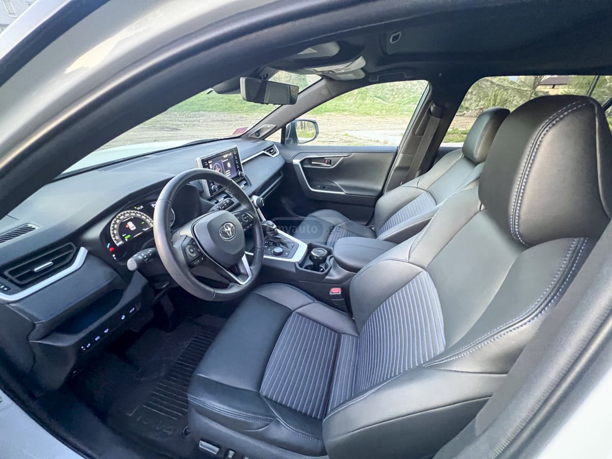 Toyota RAV 4 - фото 7