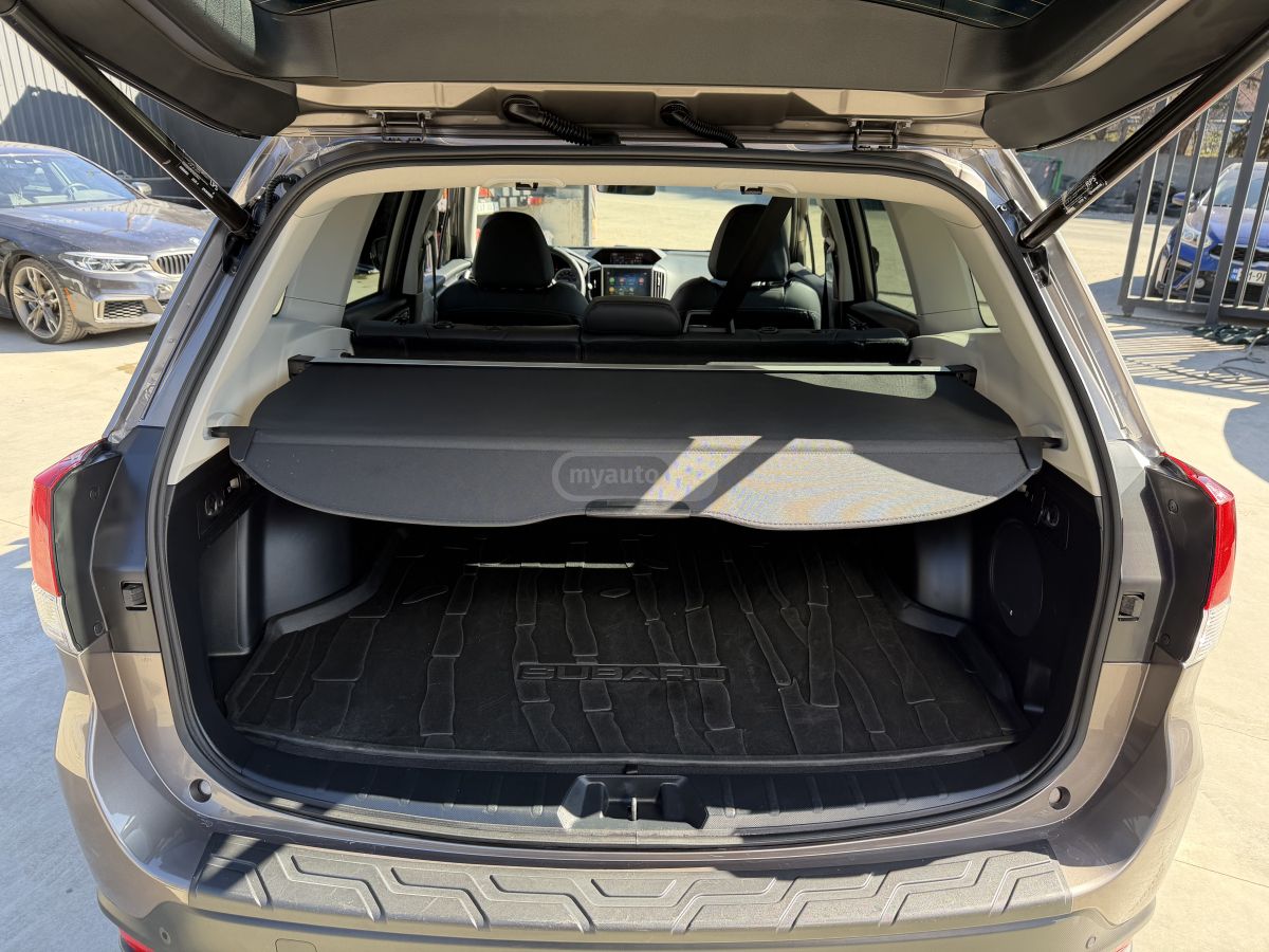 Subaru Premium 4dr All-Wheel Drive CV — миниатюра 3