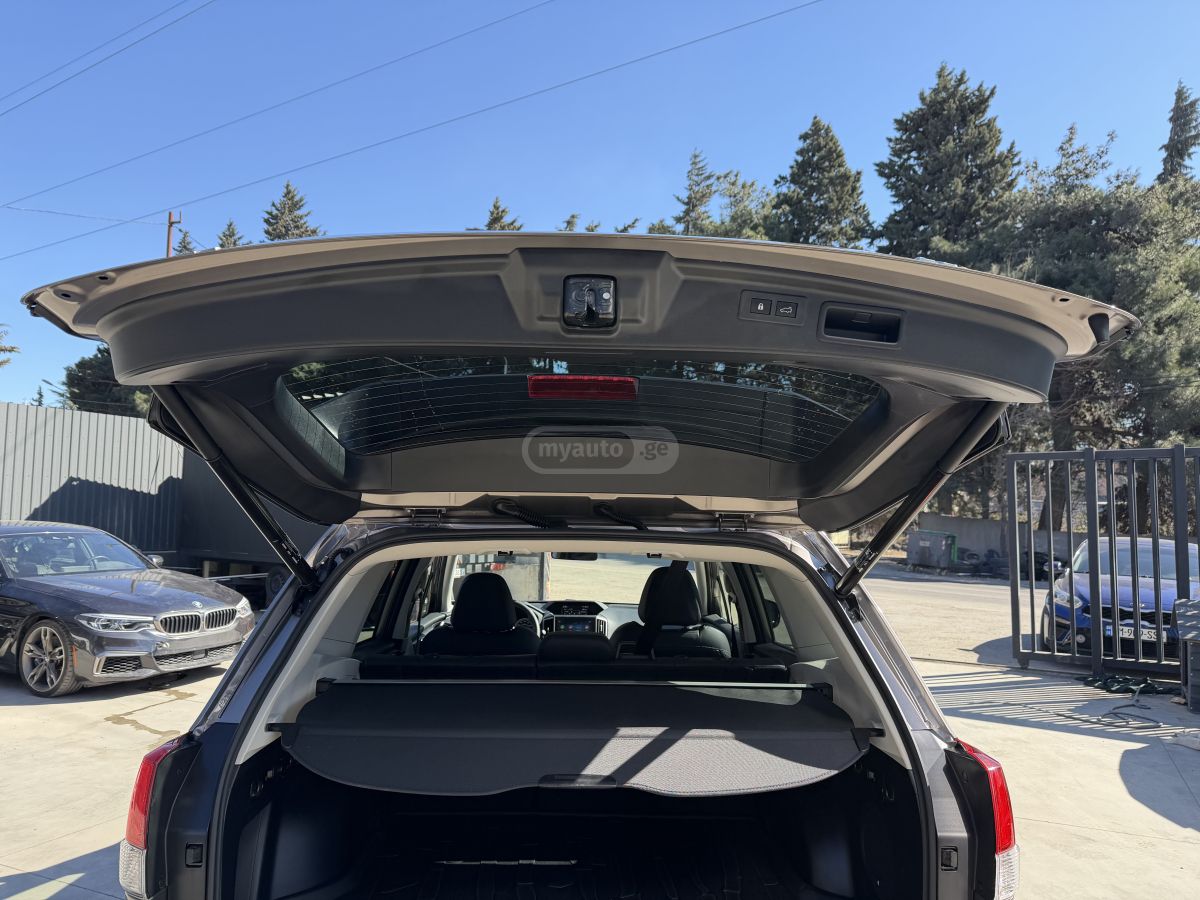 Subaru Premium 4dr All-Wheel Drive CV — миниатюра 4