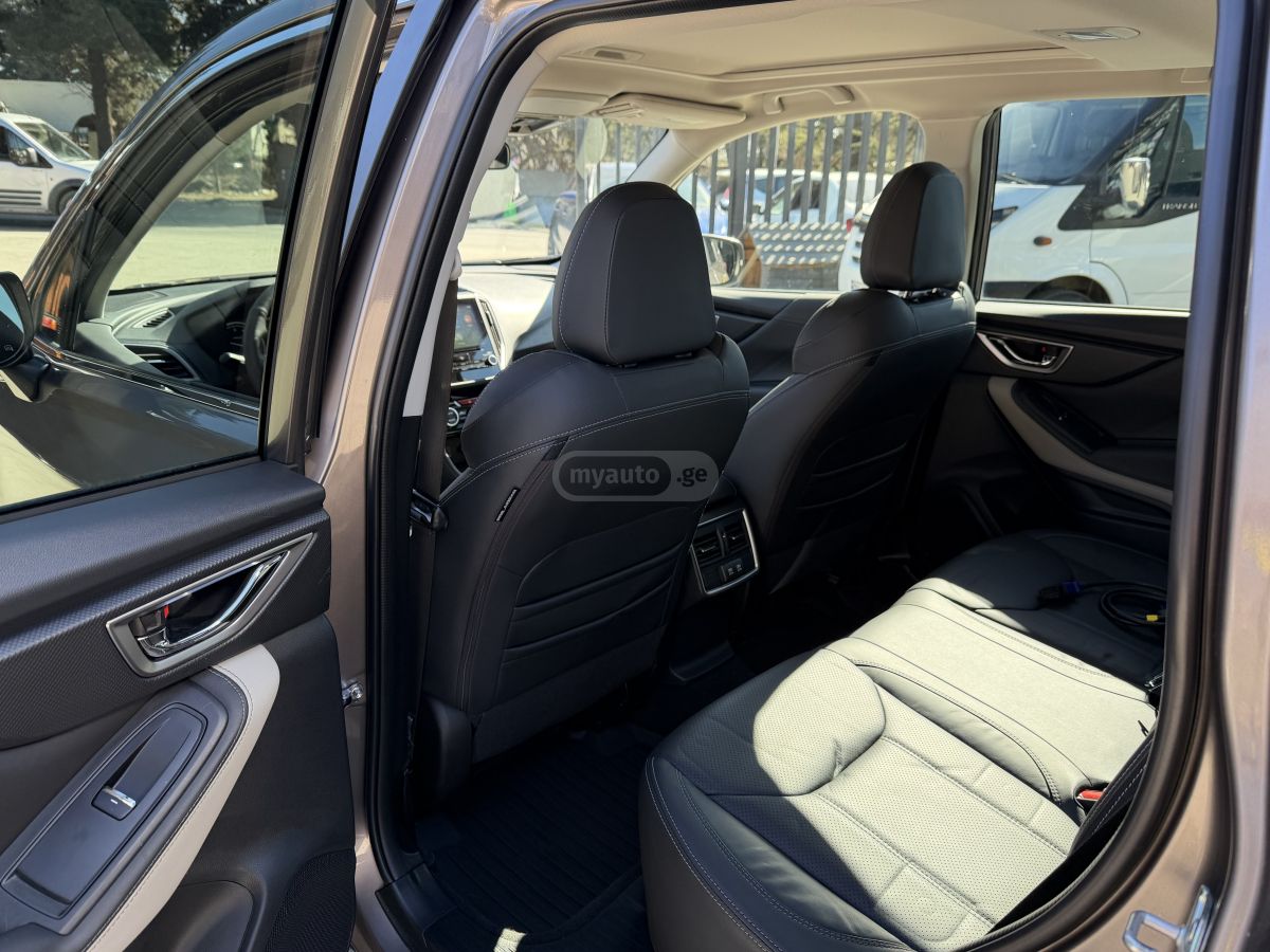 Subaru Premium 4dr All-Wheel Drive CV — миниатюра 6