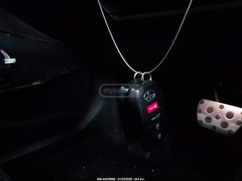 Toyota Camry 2025 — миниатюра 11