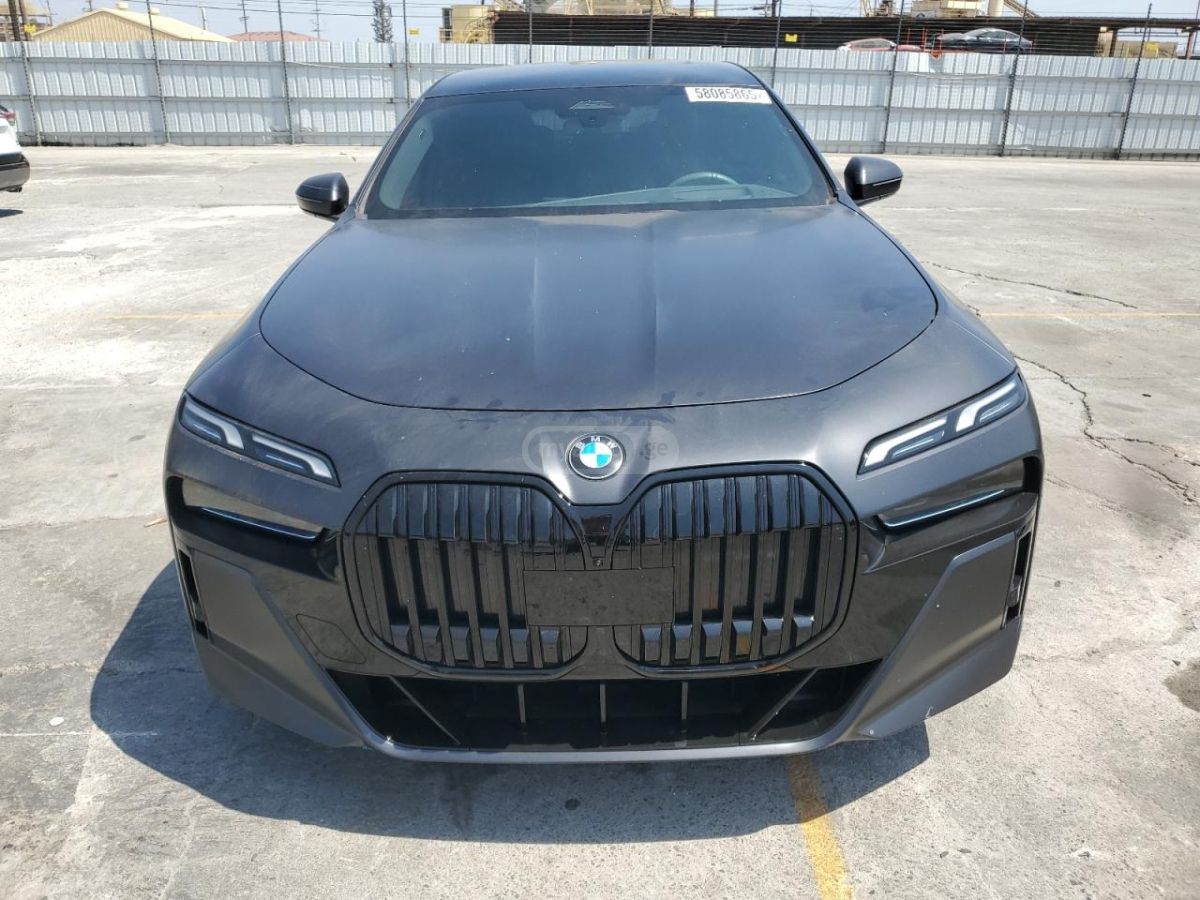 BMW 740 2023 — миниатюра 10