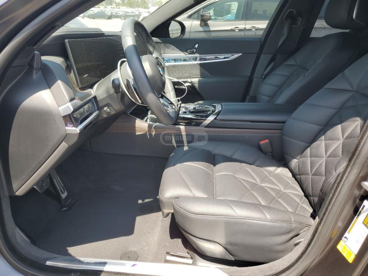 BMW 740 2023 — миниатюра 8