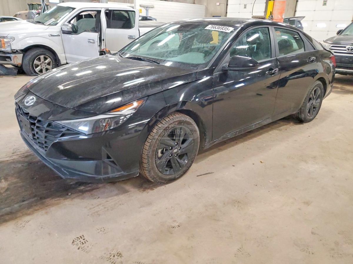 Hyundai Elantra - фото 1