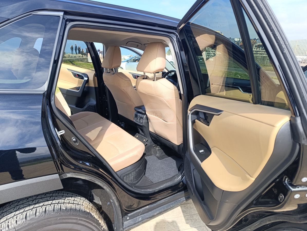 Toyota LE 4dr All-Wheel Drive Automat — миниатюра 10