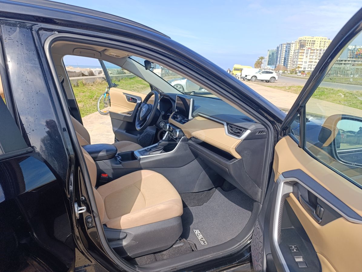 Toyota LE 4dr All-Wheel Drive Automat — миниатюра 11