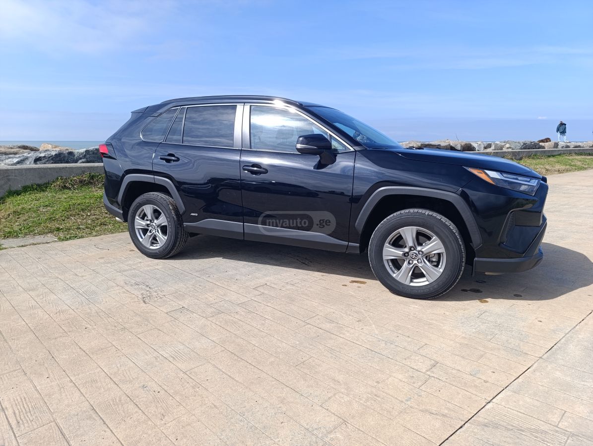 Toyota LE 4dr All-Wheel Drive Automat — миниатюра 2