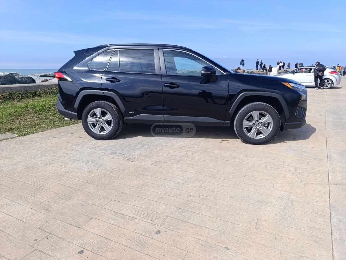 Toyota LE 4dr All-Wheel Drive Automat — миниатюра 3