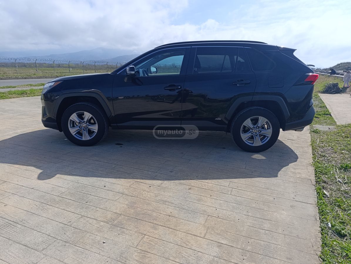 Toyota LE 4dr All-Wheel Drive Automat — миниатюра 4