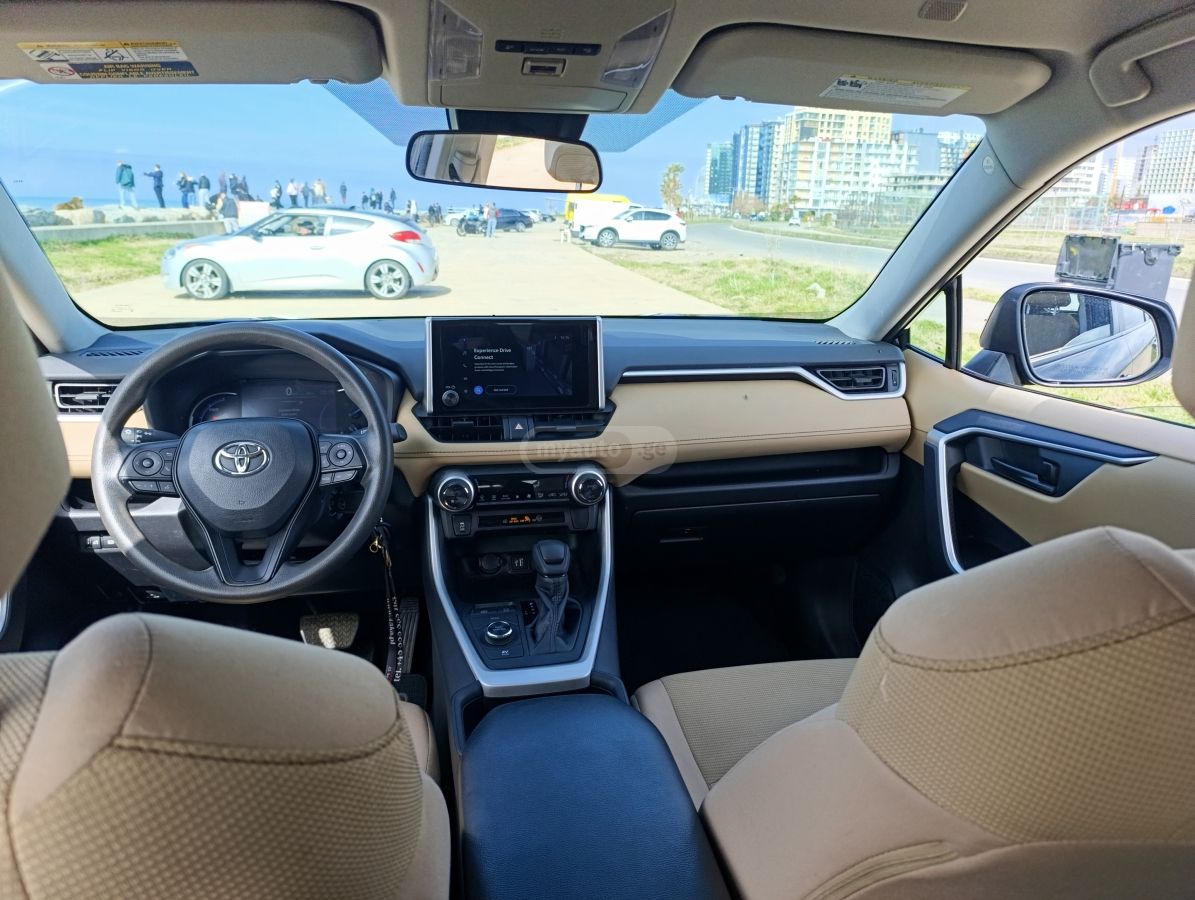 Toyota LE 4dr All-Wheel Drive Automat — миниатюра 8