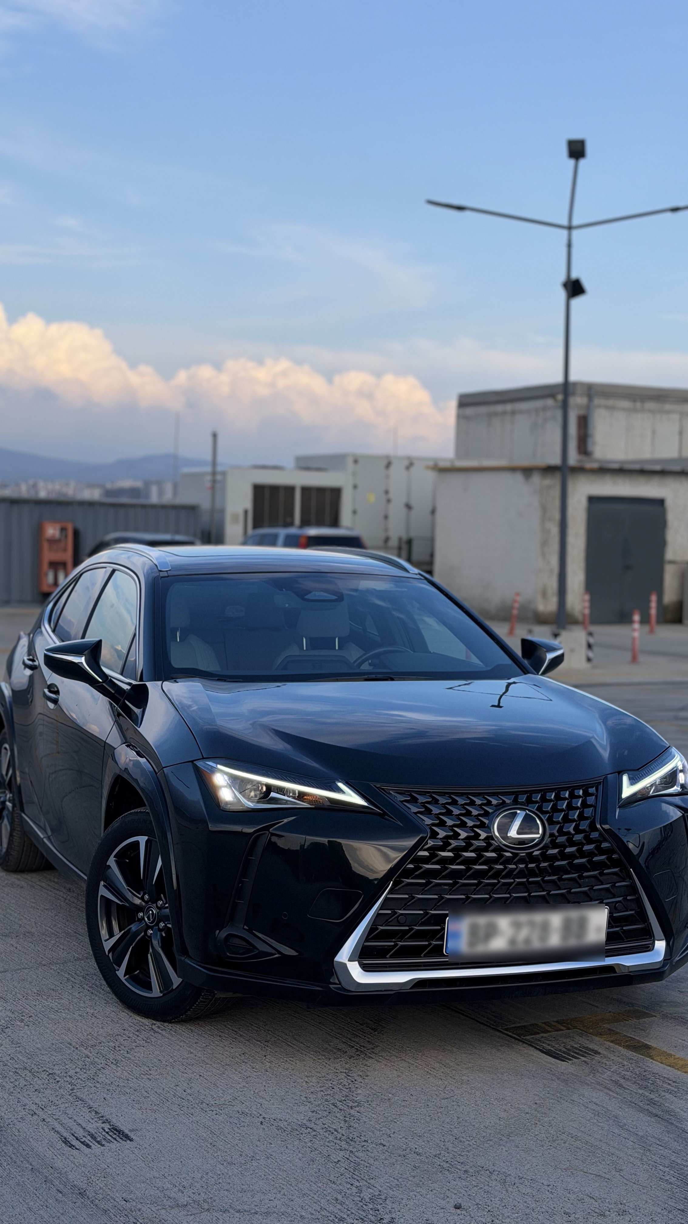 Lexus UX300 BASE — миниатюра 1