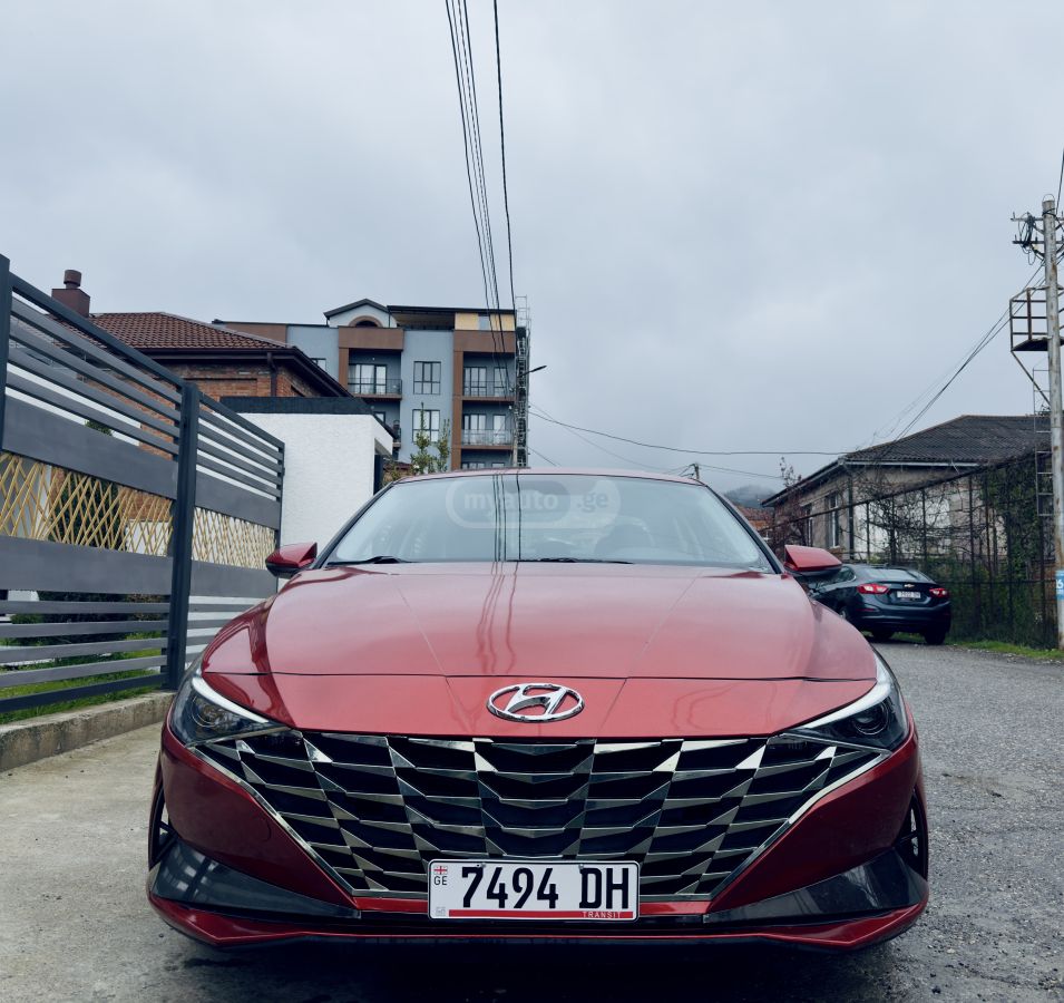 Hyundai Elantra - фото 1