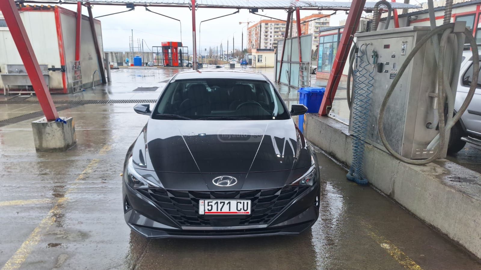 Hyundai Elantra - фото 1