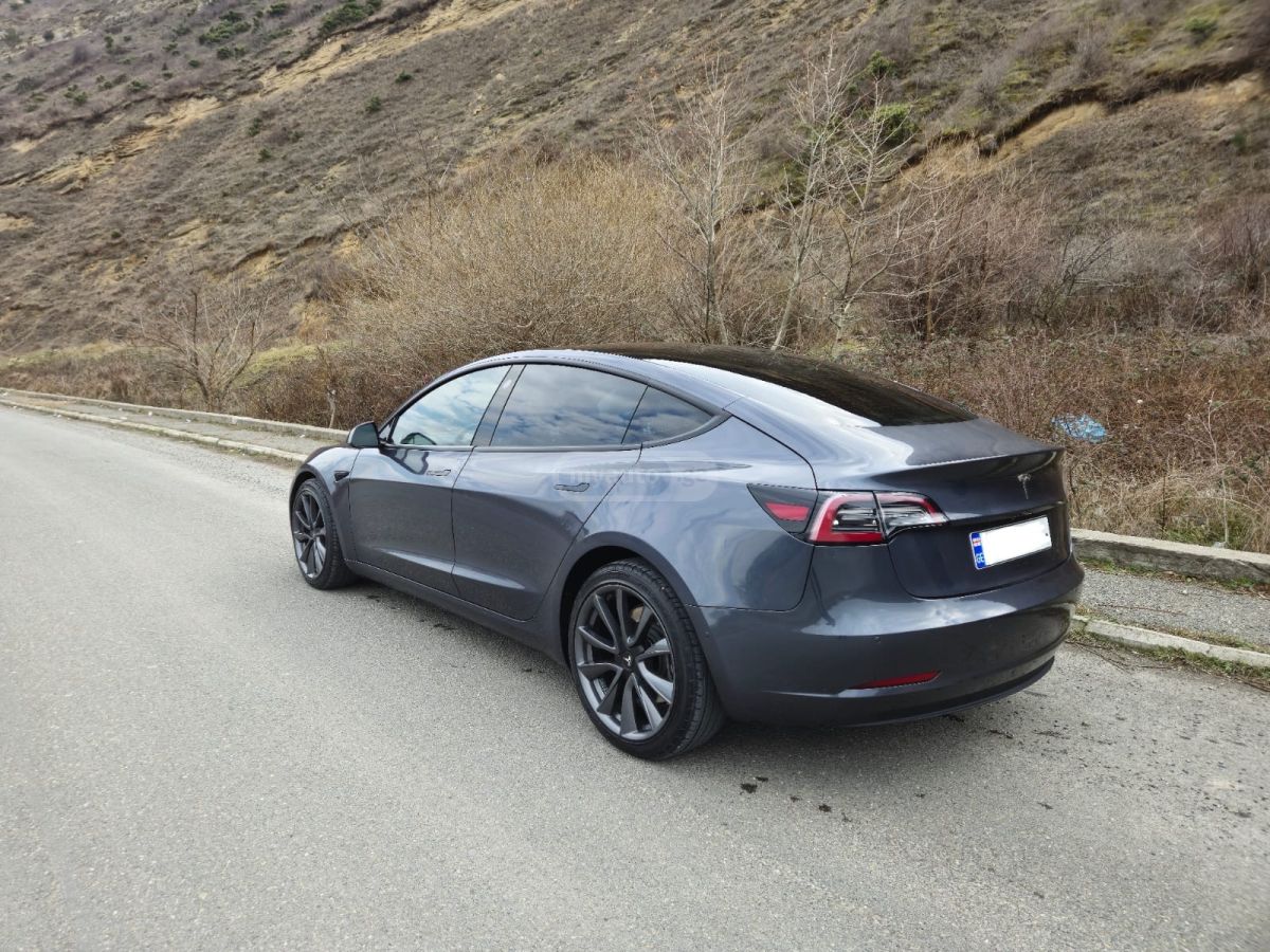 Tesla Model 3 - фото 4