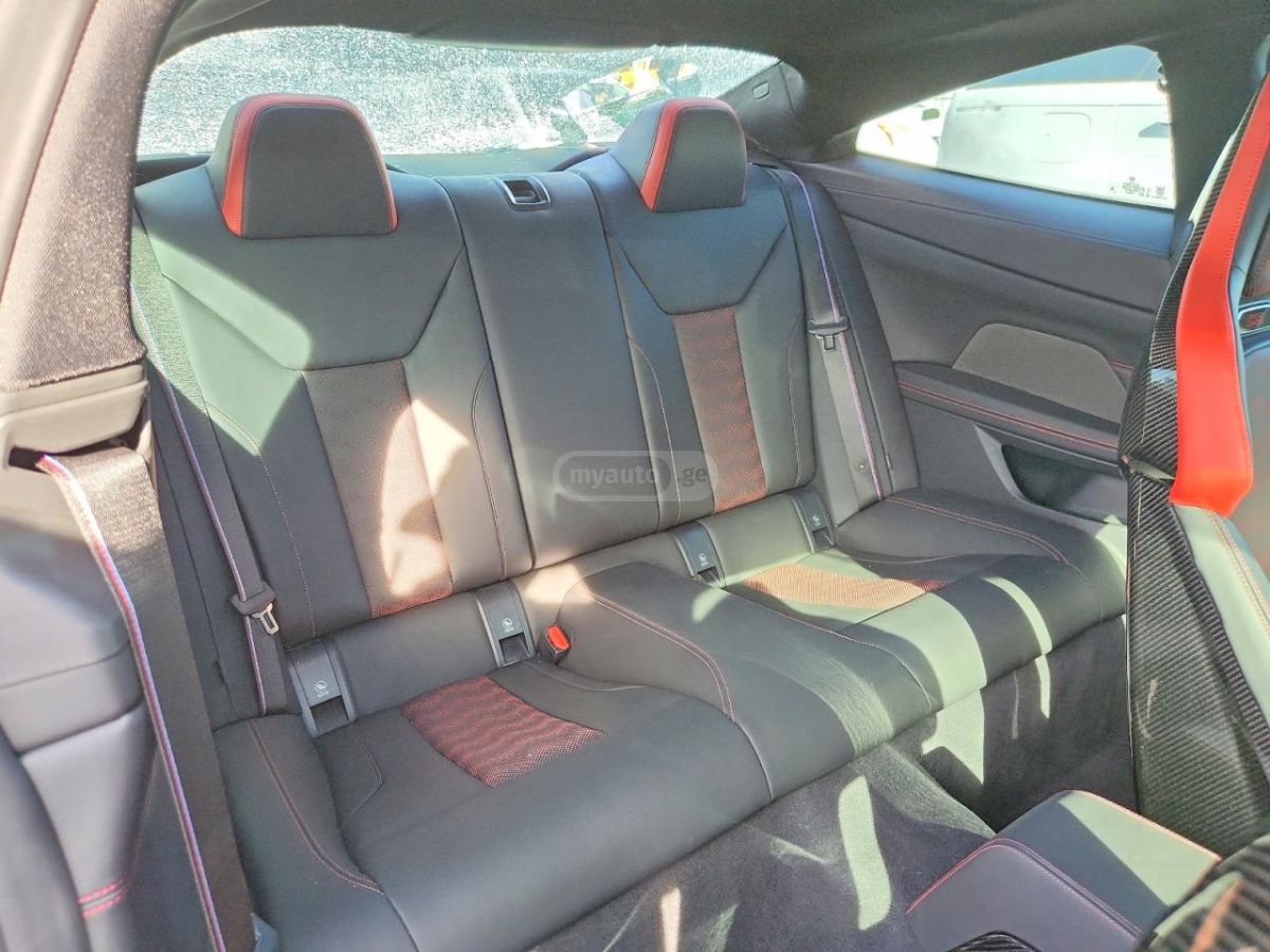 BMW M4 CS 2025 — миниатюра 10