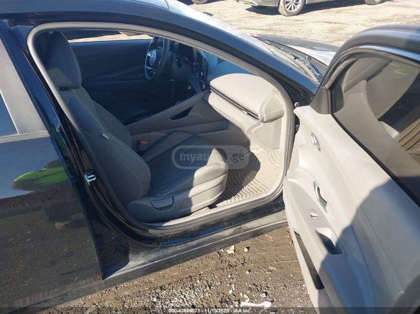 Hyundai Elantra - фото 10