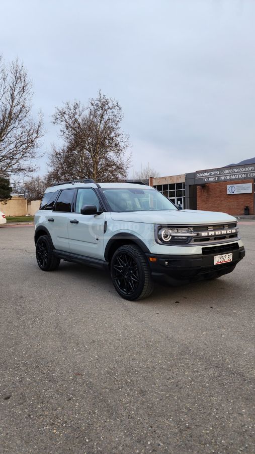 Ford Bronco - фото 1