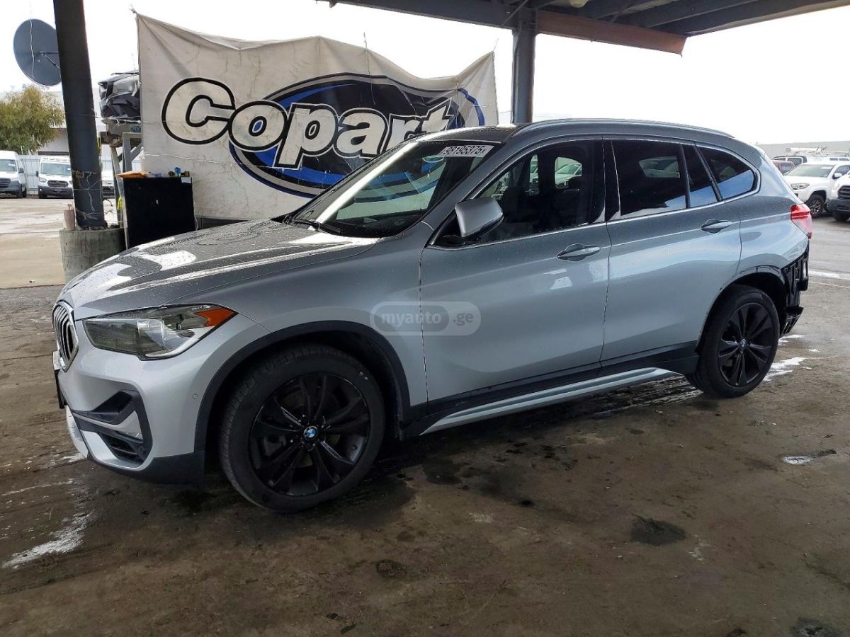 BMW X1 - фото 1
