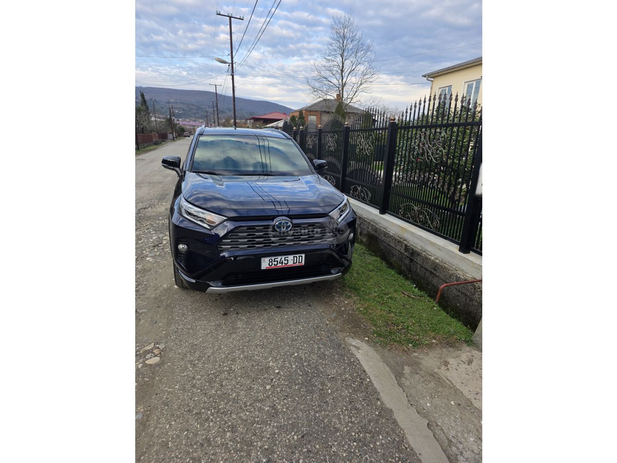 Toyota RAV 4 - фото 1