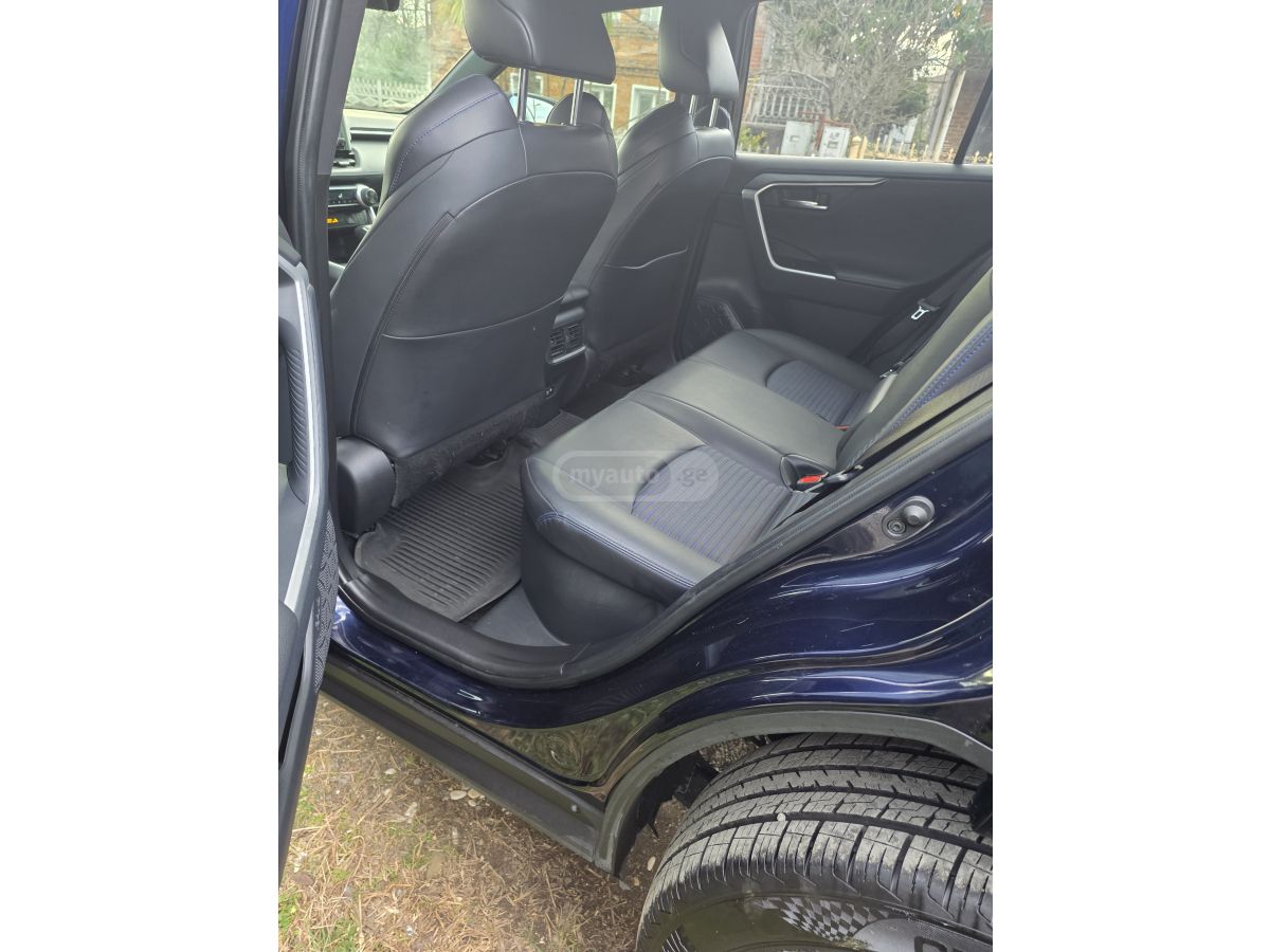 Toyota RAV 4 - фото 4