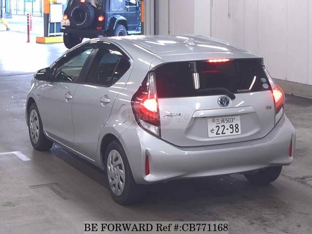 Toyota Aqua - фото 4