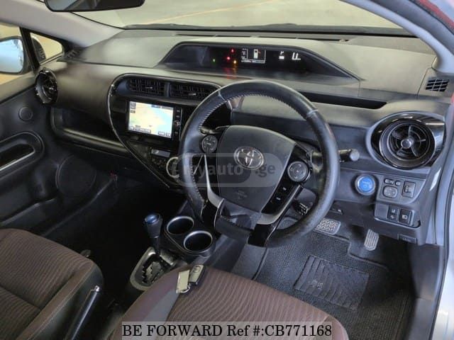 Toyota Aqua - фото 5