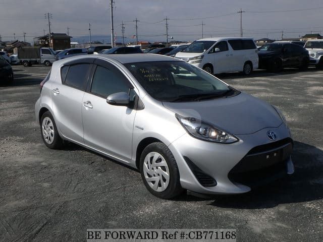 Toyota Aqua - фото 6