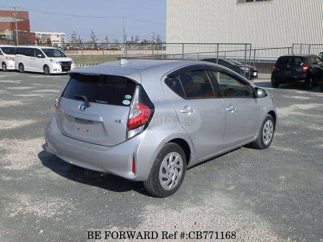 Toyota Aqua - фото 8