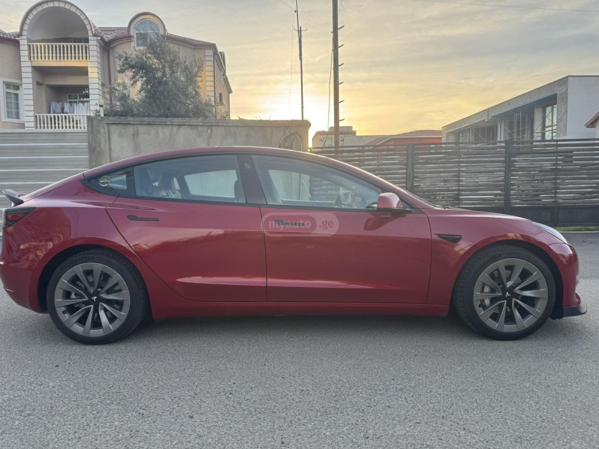 Tesla Model 3 - фото 8