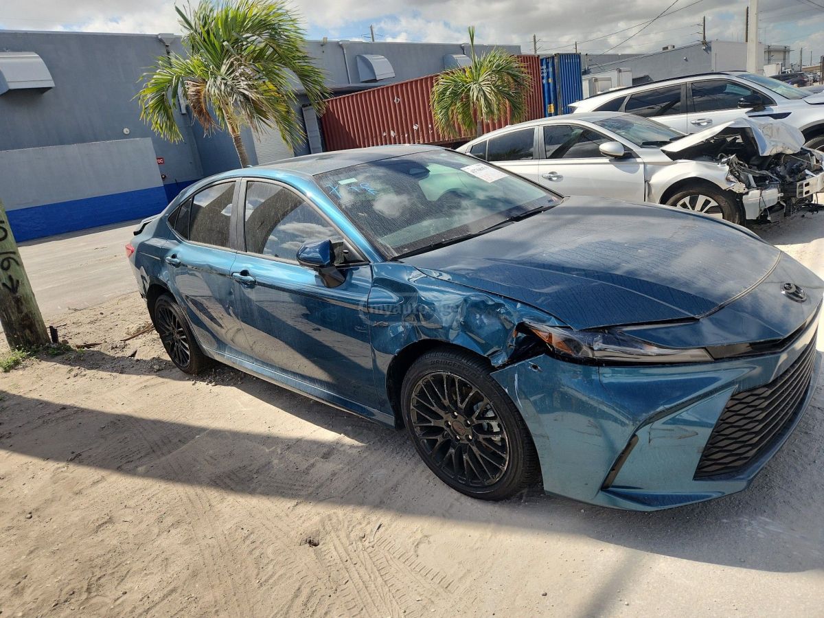 Toyota Camry - фото 2