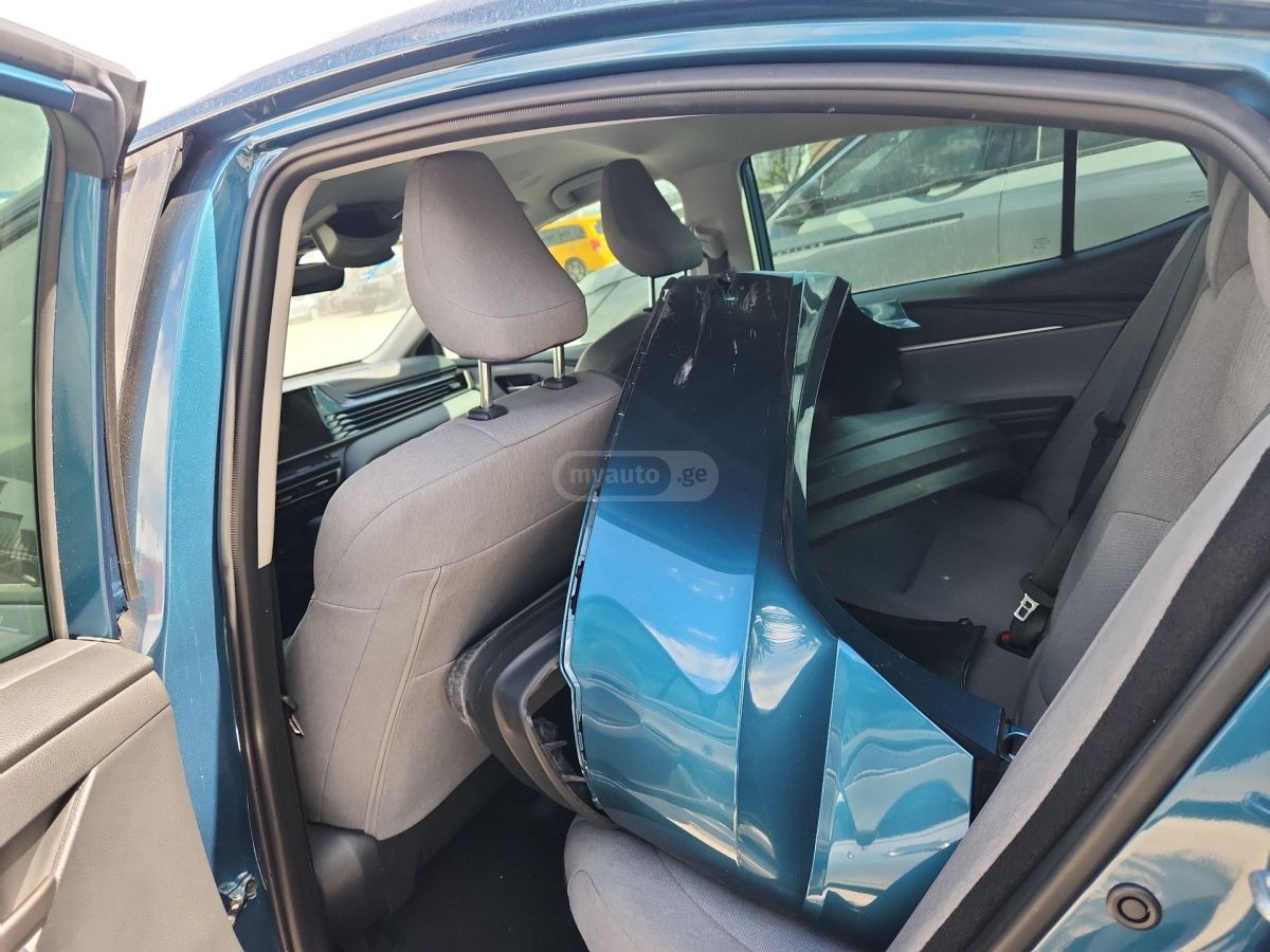 Toyota Camry - фото 8